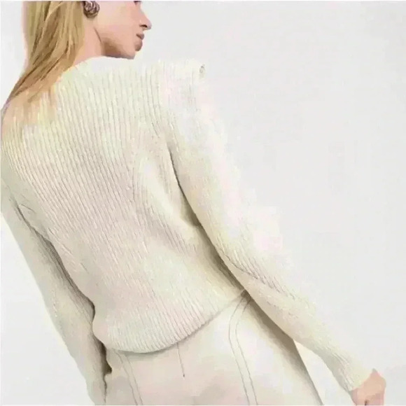 & Other Stories Statement Padded Shoulders
Cream Knit Sweater Size XS NWOT! - Picture 4 of 9